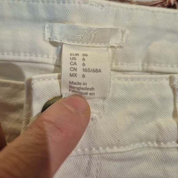 H&M Women`s Jean Shorts - Picture 3 of 4